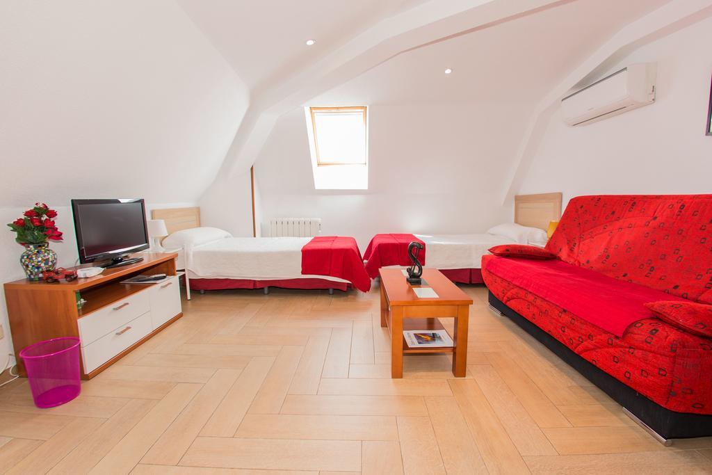 Apartamentos Madrid Centro エクステリア 写真